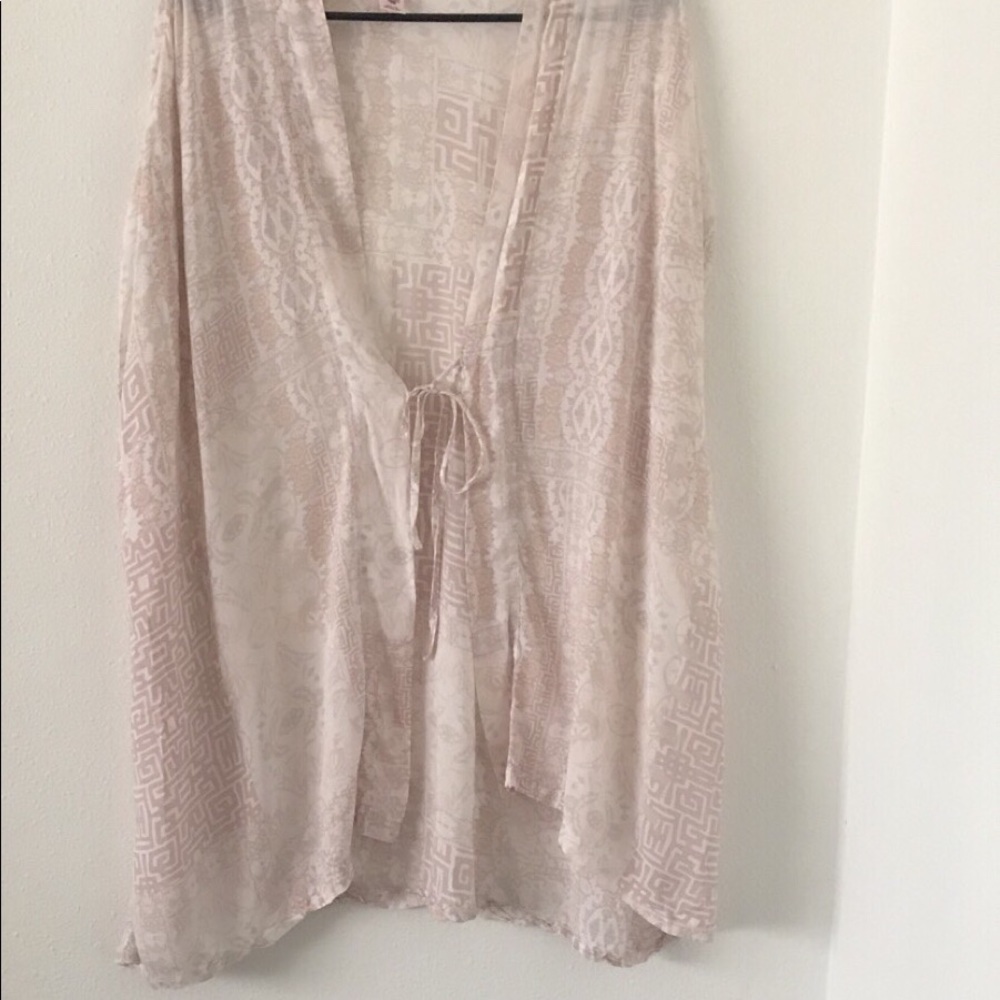 VS Feminine Sleeveless Kimono Robe